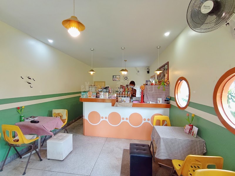 HOM HOM NA CAFE