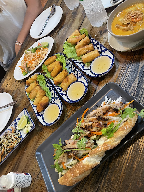 Rabbit Kitchen at ท่าแพ